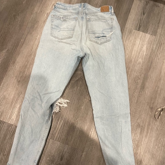 american eagle high rise mom jean - Picture 9 of 10